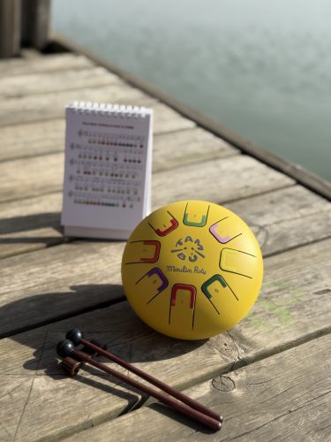 Moulin Roty  - Vidámság- Nyelves dob, handpan - kicsi (15 cm)