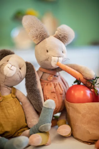 Moulin Roty - A három kisnyuszi - Plüss nyuszi - tégla (40 cm)
