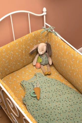 Moulin Roty - A három kisnyuszi - Ágyrácsvédő babaágyba - okker
