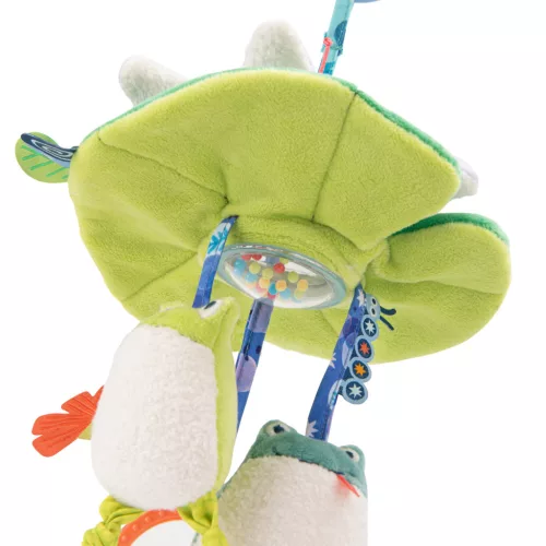 Moulin Roty - Békák a tavon - Fellógatható fogalkoztató tavirózsa plüss (27 cm)