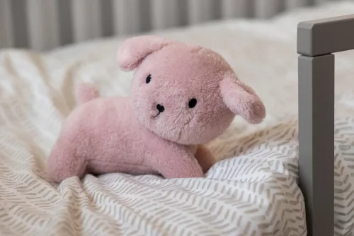 TIAMO SNUFFIE PLÜSS KUTYA 25 CM - RÓZSASZÍN