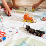Játéktároló zsákká alakítható játszószőnyeg – vonat